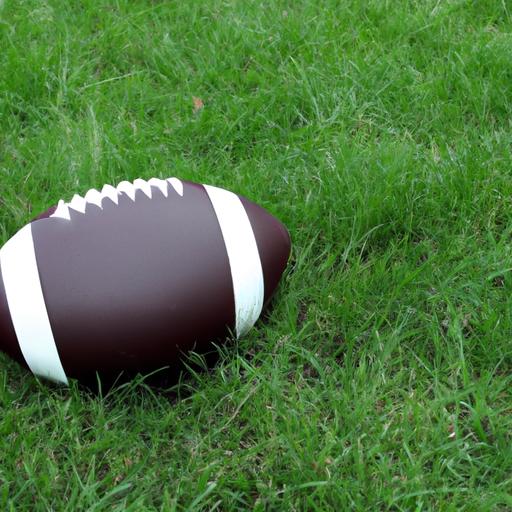 Trái bóng đá phủi đặt trên sân cỏ.